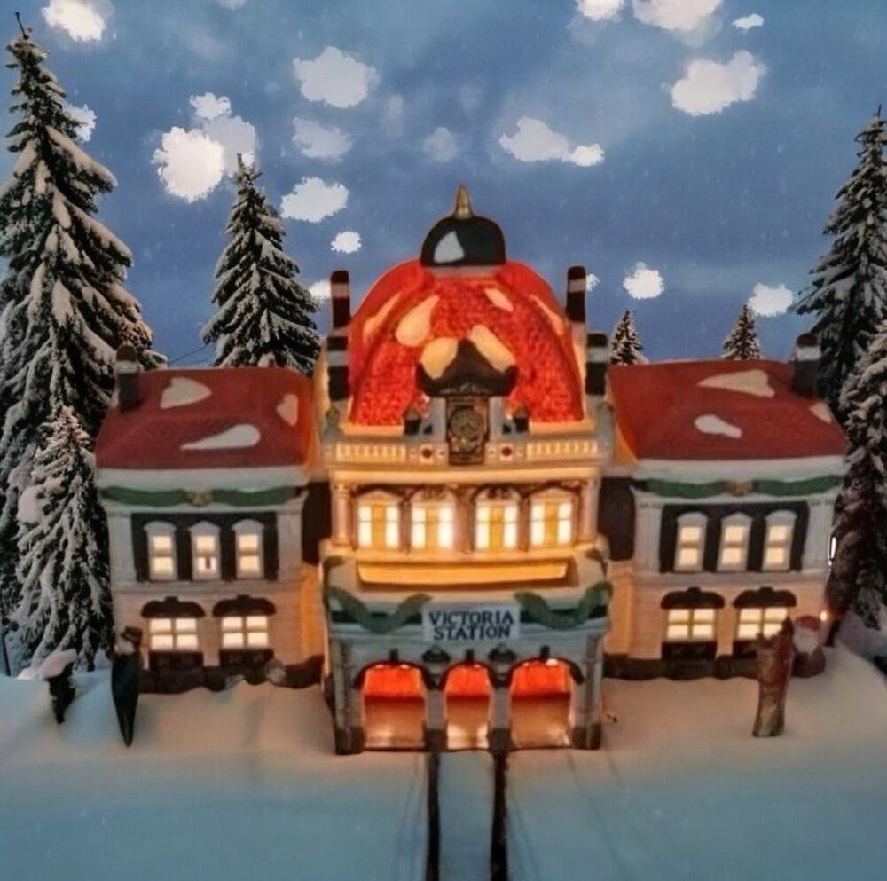 Vintage 1989 Dept 56 "VICTORIA STATION” Dickens Village Series Retired